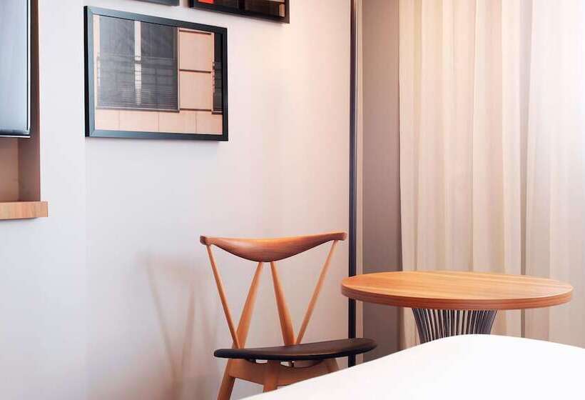 クラブルーム, Le Méridien Etoile