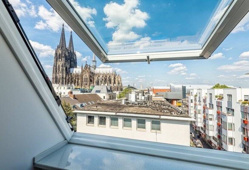 جناح جونيور, Cityclass Hotel Alter Markt