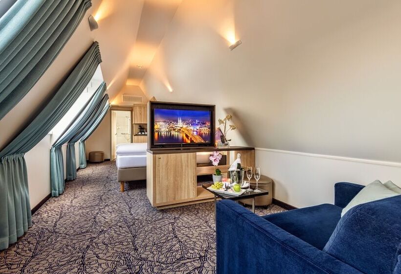 جناح جونيور, Cityclass Hotel Alter Markt