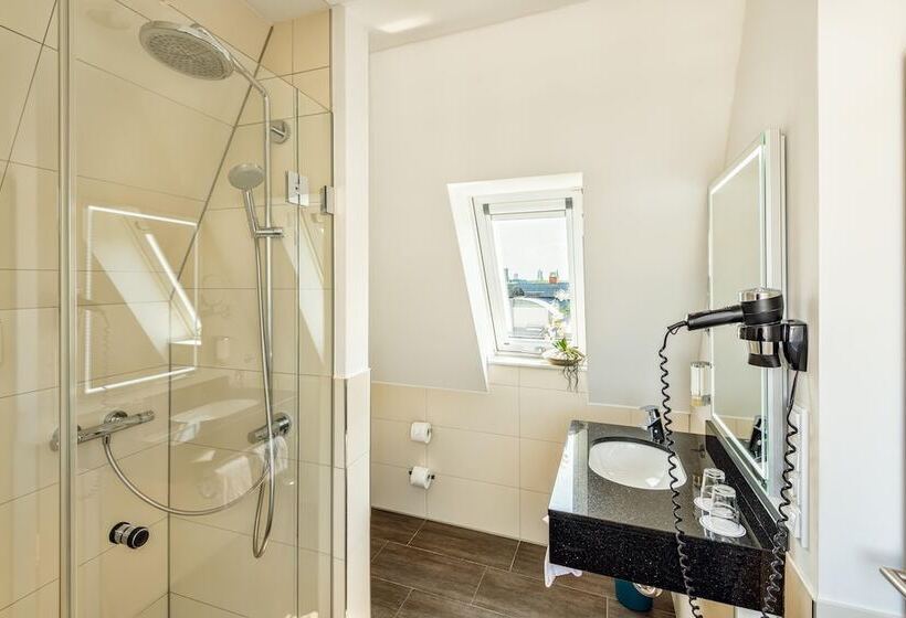 جناح جونيور, Cityclass Hotel Alter Markt