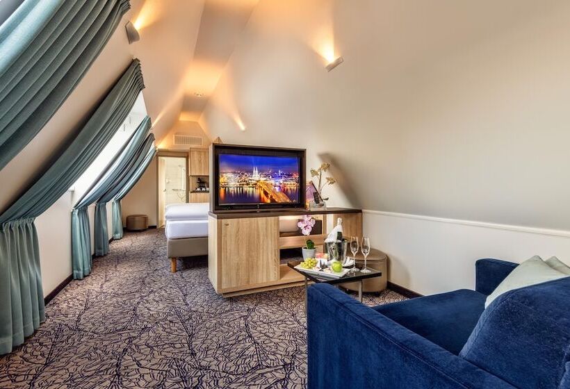 جناح جونيور, Cityclass Hotel Alter Markt