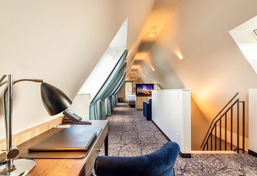 جناح جونيور, Cityclass Hotel Alter Markt