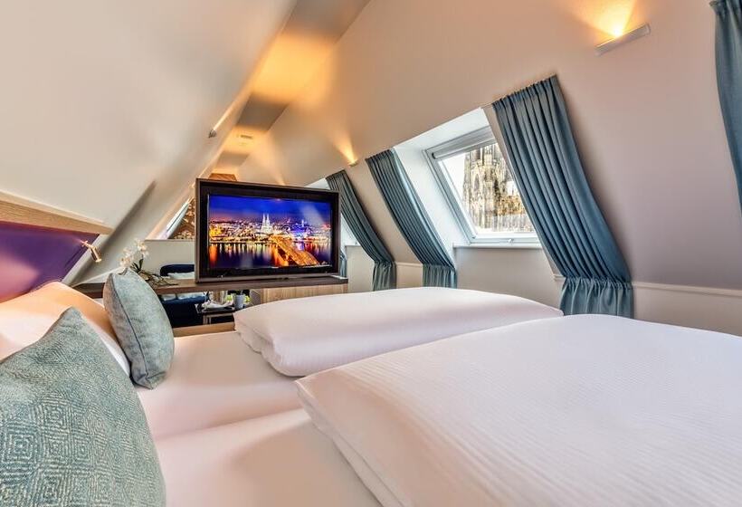 جناح جونيور, Cityclass Hotel Alter Markt