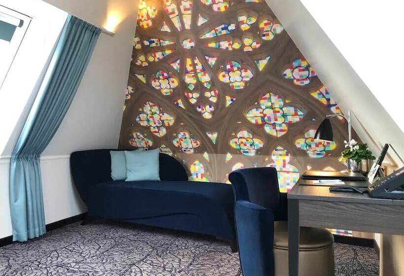 جناح جونيور, Cityclass Hotel Alter Markt