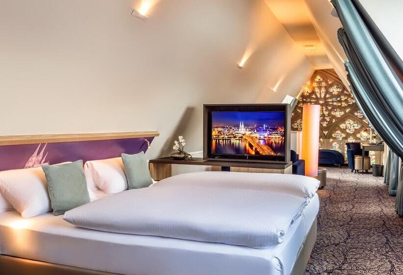 جناح جونيور, Cityclass Hotel Alter Markt