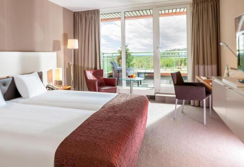 景色の見えるジュニアスイート, Dorint Am Nürburgring Hocheifel