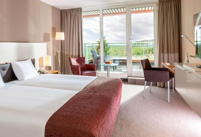 景色の見えるジュニアスイート, Dorint Am Nürburgring Hocheifel