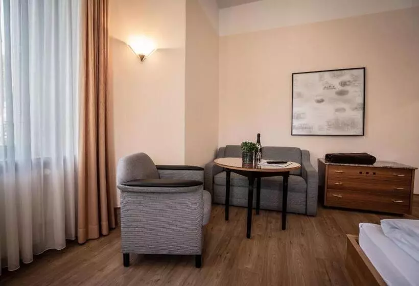 Standard-huone, Erika