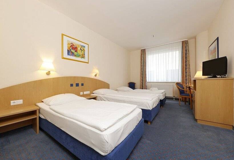 חדר סטנדרט לשלושה, Plaza Hannover