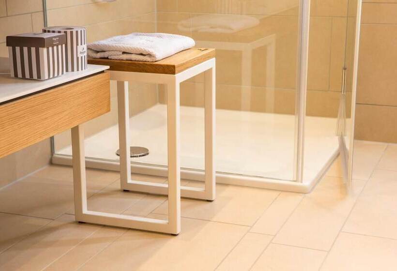 コンフォートルーム, Alma Am Anger