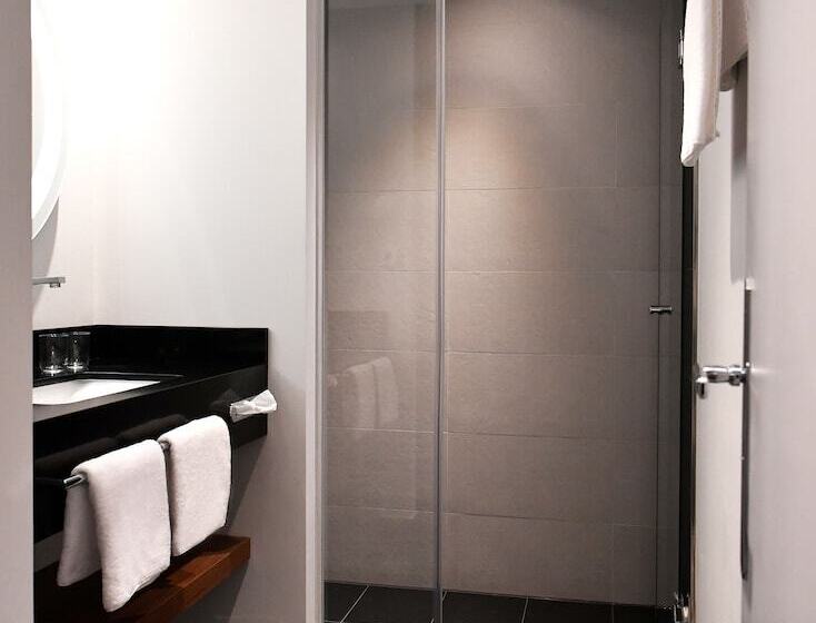 جناح جونيور, Elephant Weimar, Autograph Collection