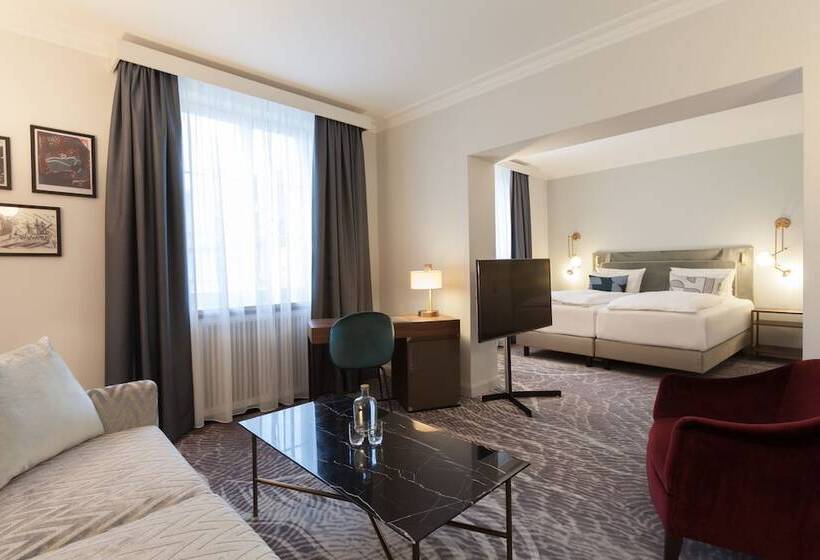 جناح جونيور, Elephant Weimar, Autograph Collection