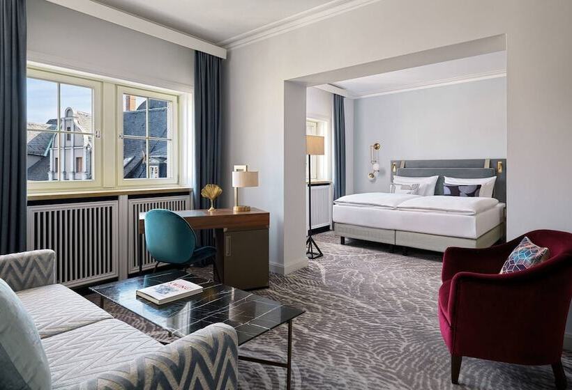 جناح جونيور, Elephant Weimar, Autograph Collection