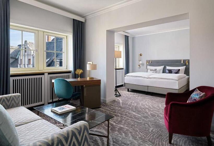 جناح جونيور, Elephant Weimar, Autograph Collection