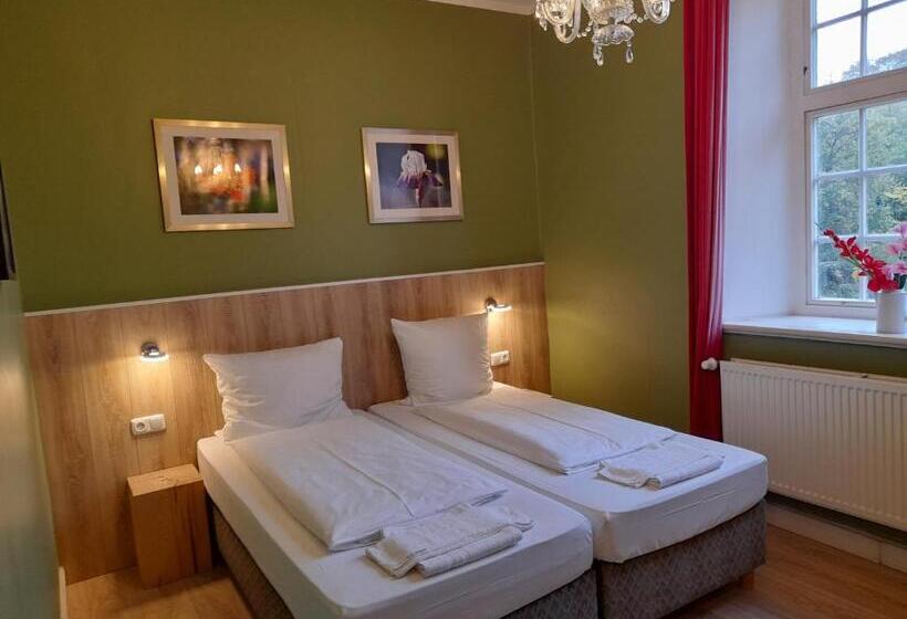 带大床的标准间, Pelli Hof Rendsburg By Tulip Inn