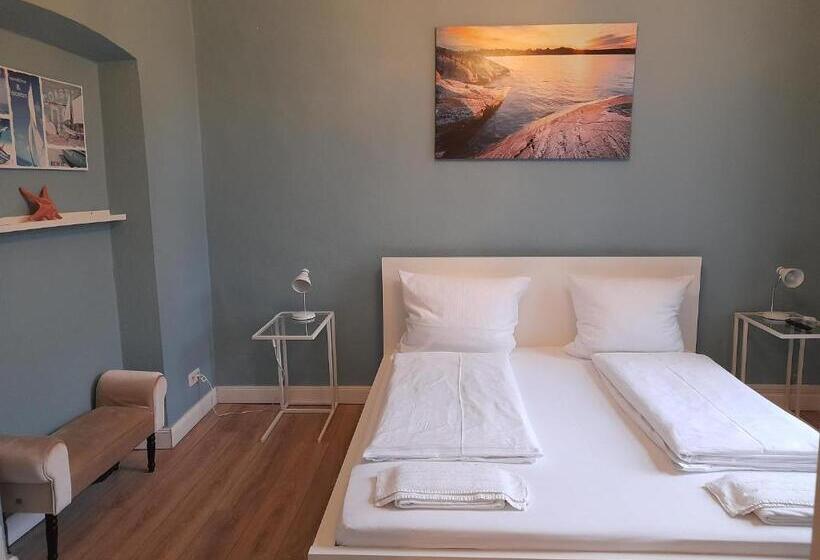 Люкс Кровать Кинг, Pelli Hof Rendsburg By Tulip Inn