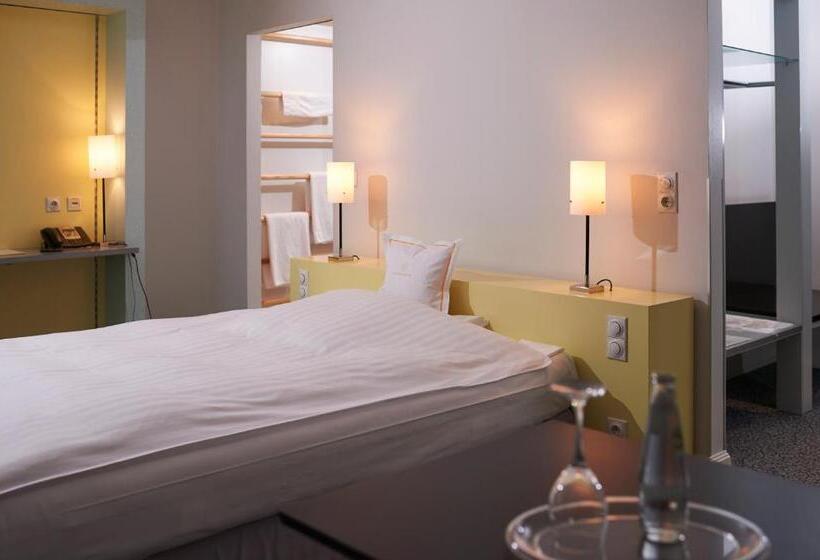 חדר סופריור, Goldener Karpfen Ohg