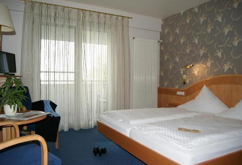 غرفة قياسية مطلّة علي البحر مزوَّدة بشُرفة, Restaurant Schwedi