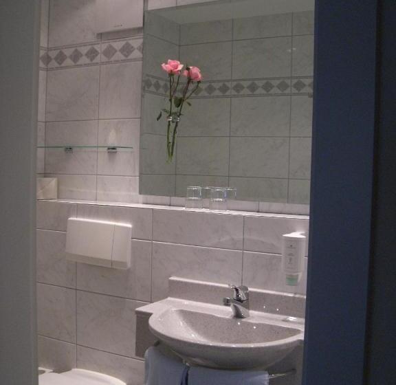 Suite with lake view, Restaurant Schwedi