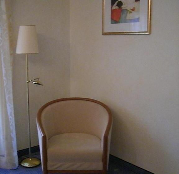 جناح مطل على البحيرة, Restaurant Schwedi