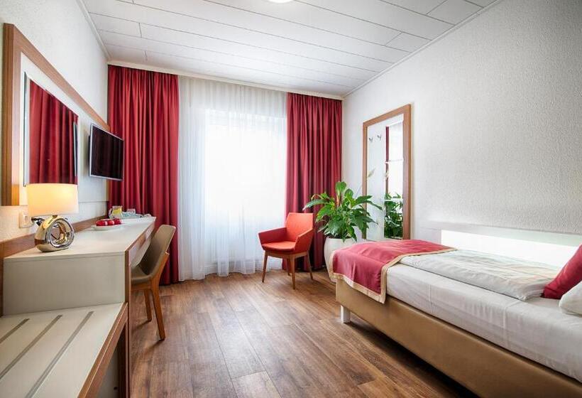 スタンダードシングルルーム, Senator