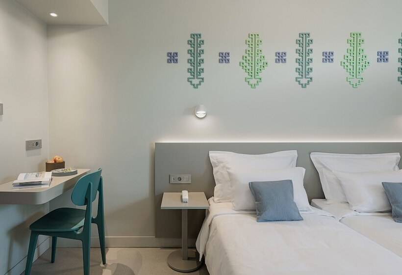 Quarto Estandar Individual, Arkadi