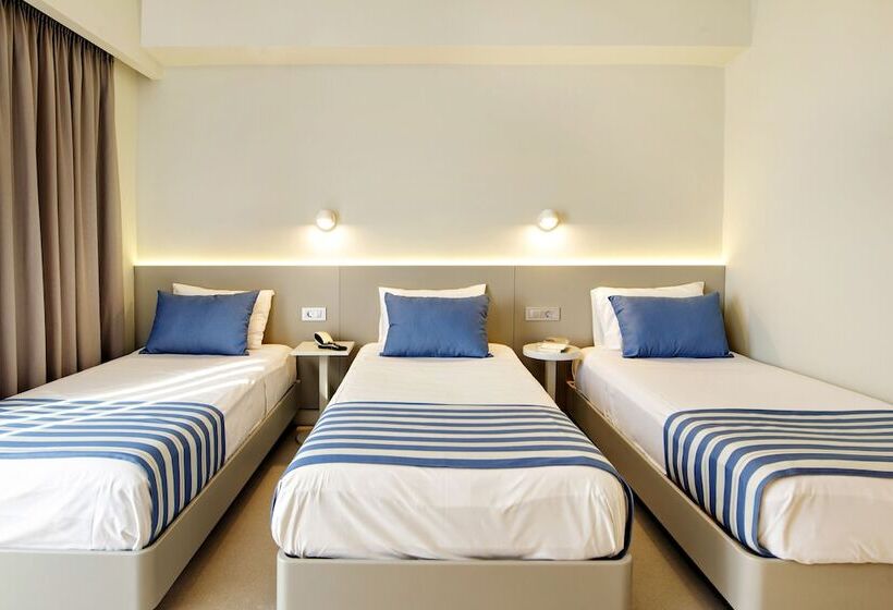 스탠다드 트리플 룸, Arkadi