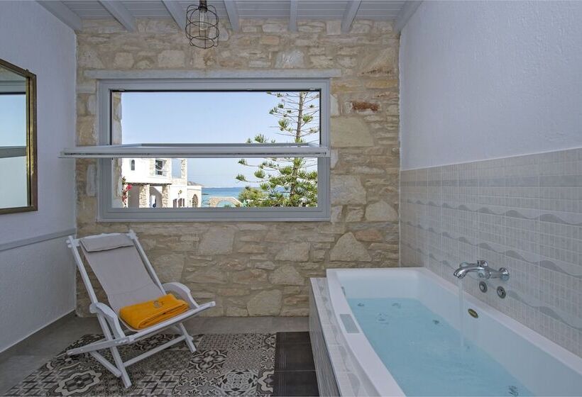 Номер Superior, Contaratos Beach