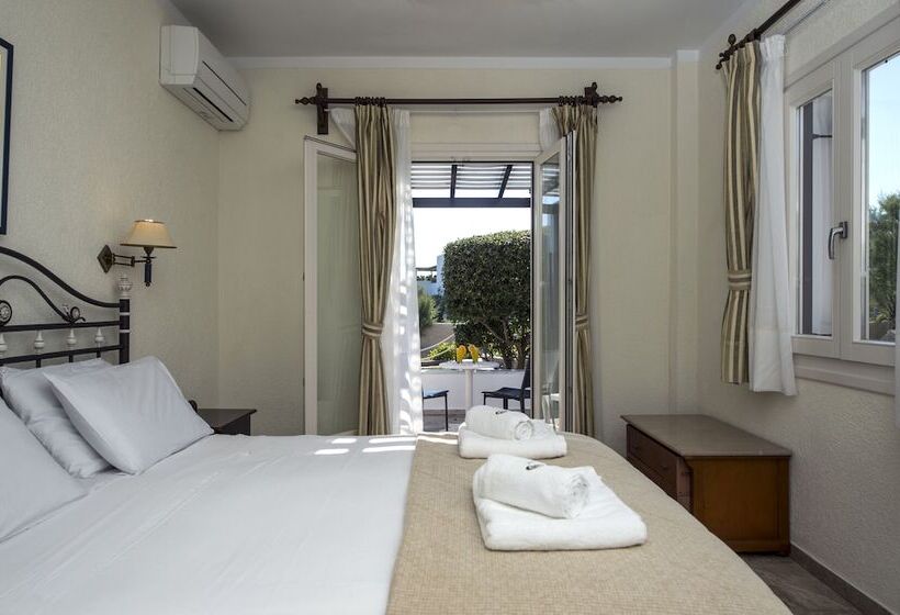 이코노미 룸, Contaratos Beach