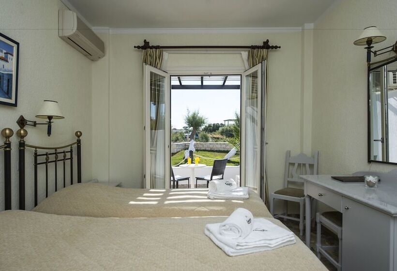 이코노미 룸, Contaratos Beach