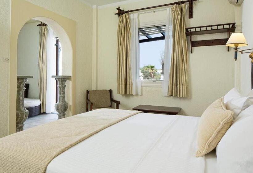 수피리어 룸, Contaratos Beach