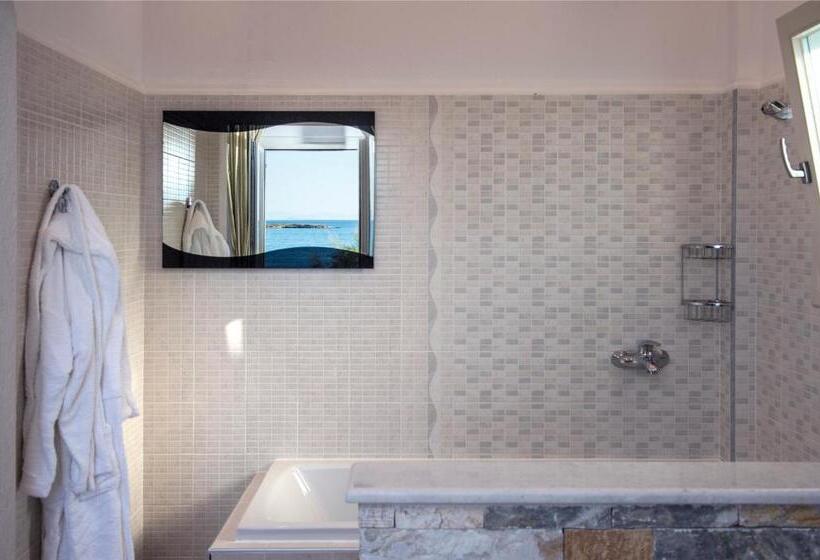 스위트, Contaratos Beach