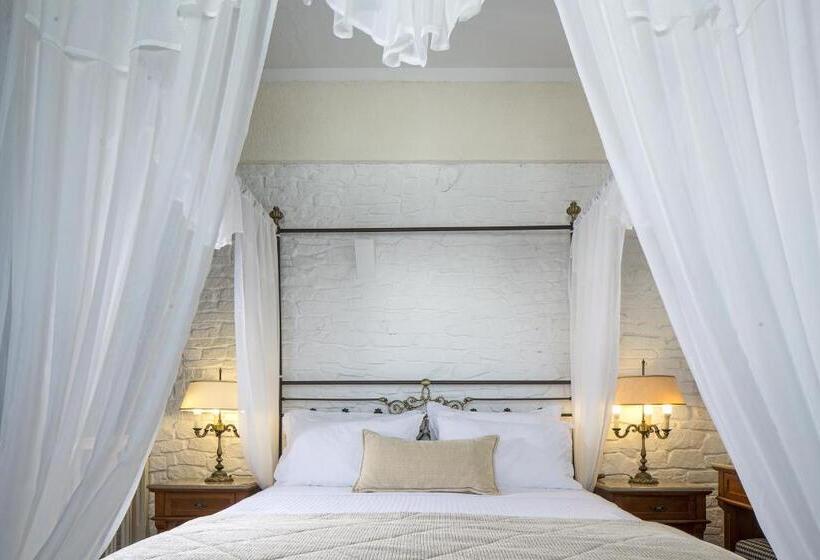 이그제큐티브 스위트, Contaratos Beach