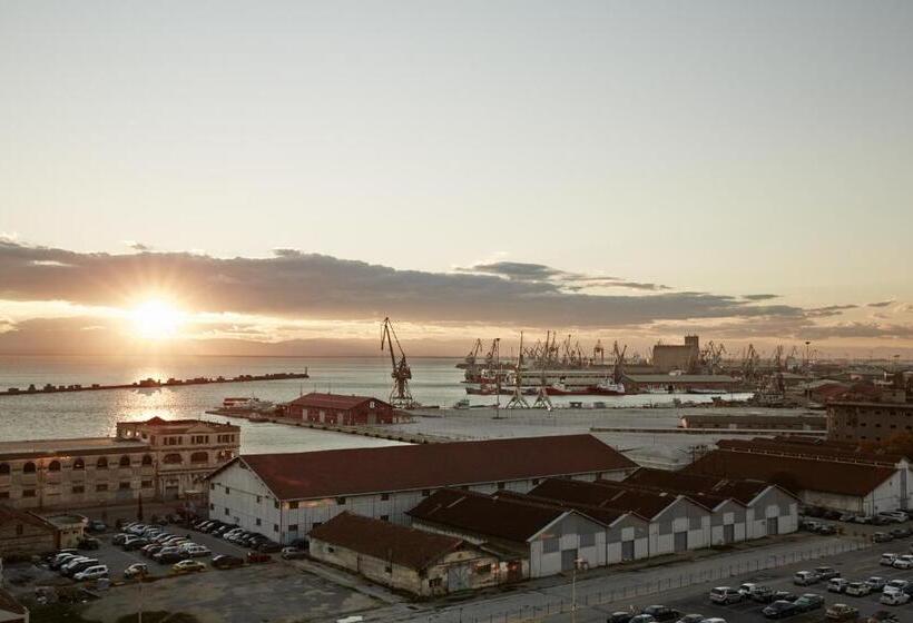 اتاق پریمیوم یک تخته, Mediterranean Palace