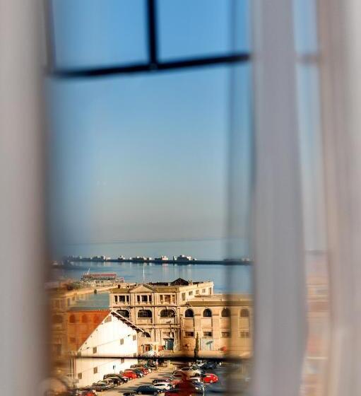 اتاق پریمیوم یک تخته, Mediterranean Palace