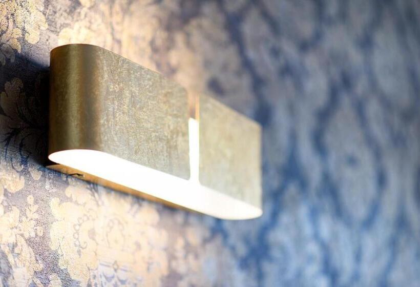 سوییت اجرایی, Mediterranean Palace