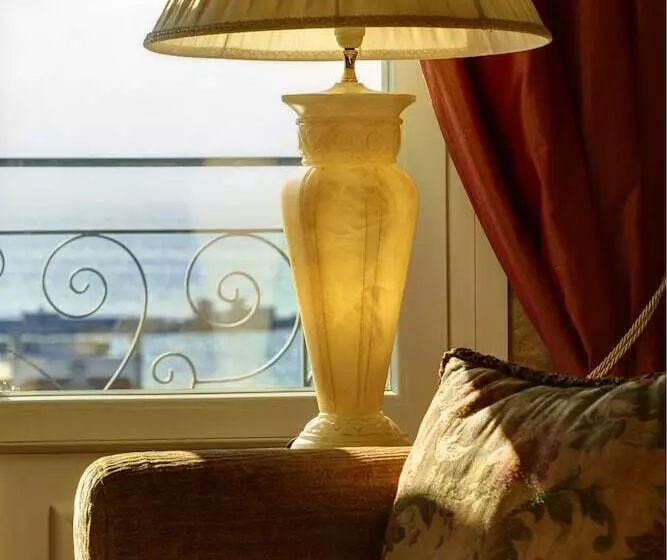 ジュニアスイート, Mediterranean Palace