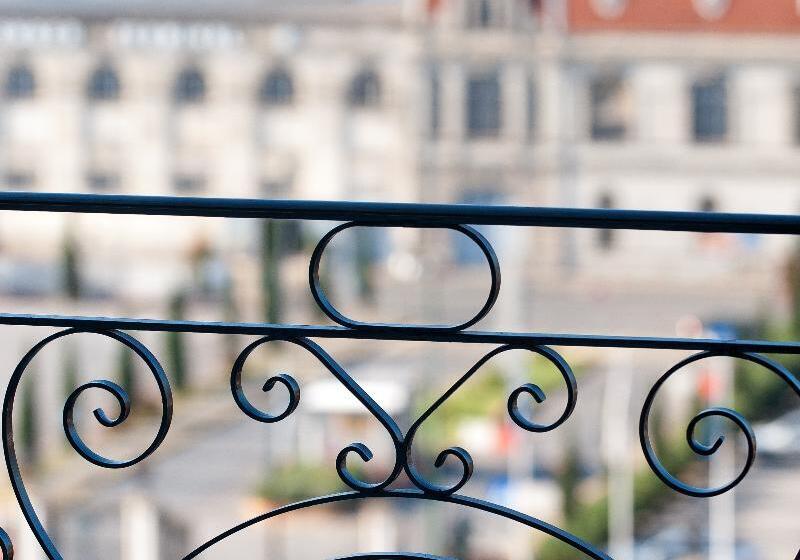 اتاق پرمیوم با چشم‌انداز دریا, Mediterranean Palace