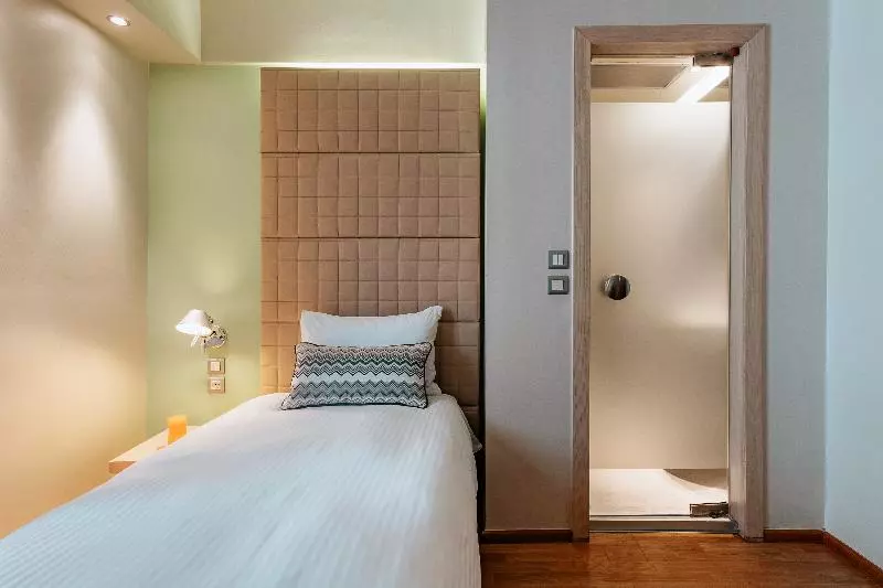 اتاق استاندارد یک نفره, Domotel Olympia