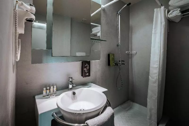 اتاق خانوادگی, Domotel Olympia