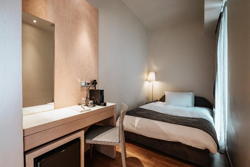 غرفة قياسية ثلاثية, Domotel Olympia