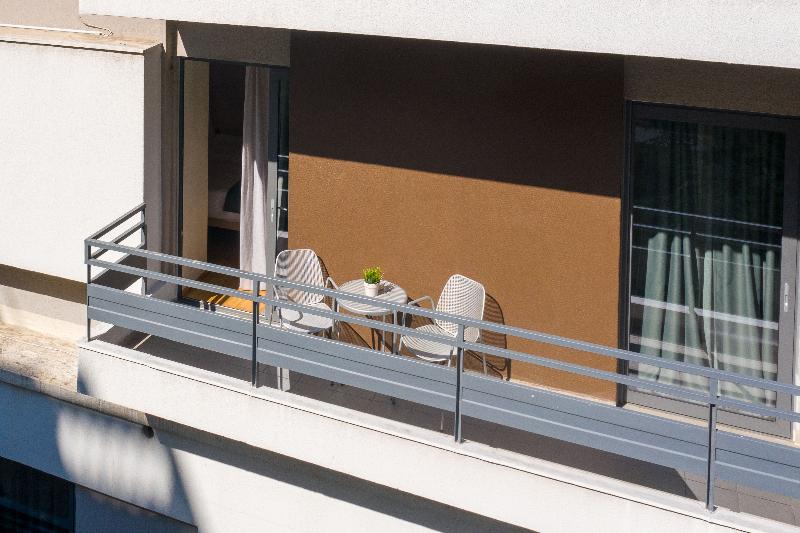 غرفة قياسية ثلاثية, Domotel Olympia