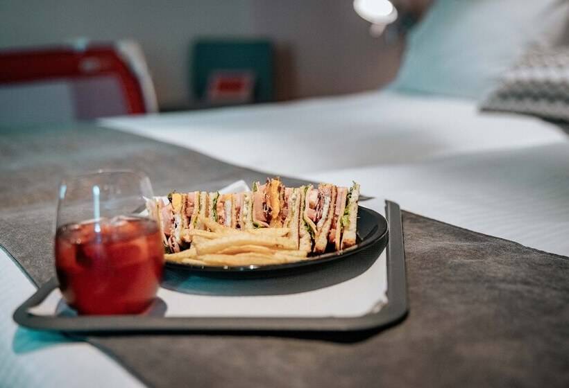 غرفة عائلية, Domotel Olympia