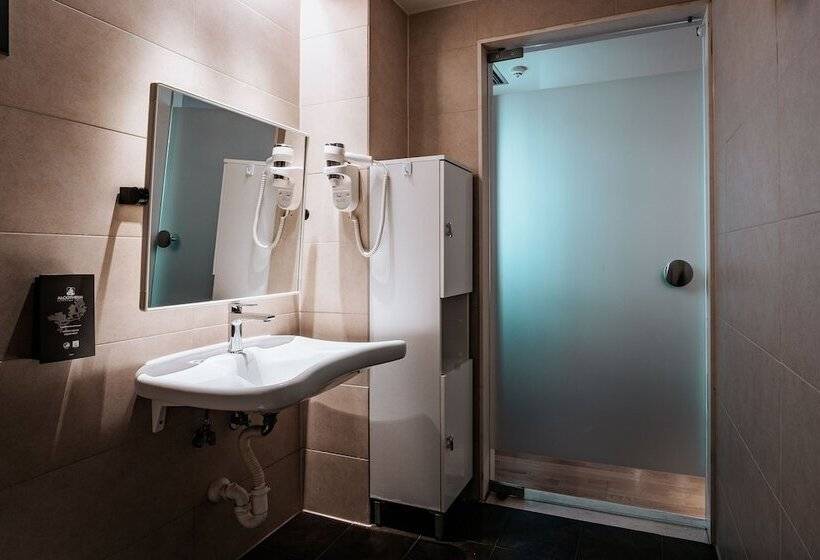 غرفة قياسية لذوى الاحتياجات الخاصة, Domotel Olympia