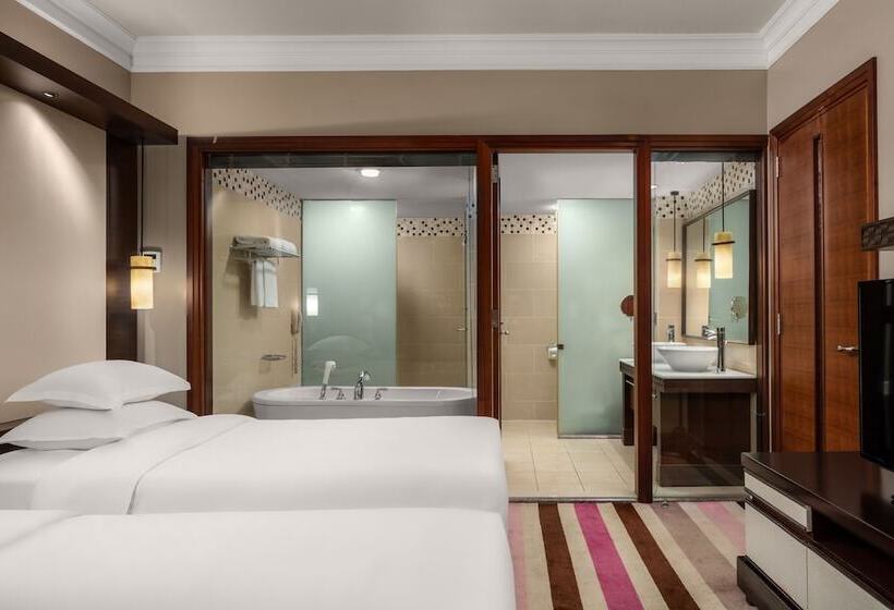 سوئیت کلاب, Rihga Royal Laguna Guam Resort