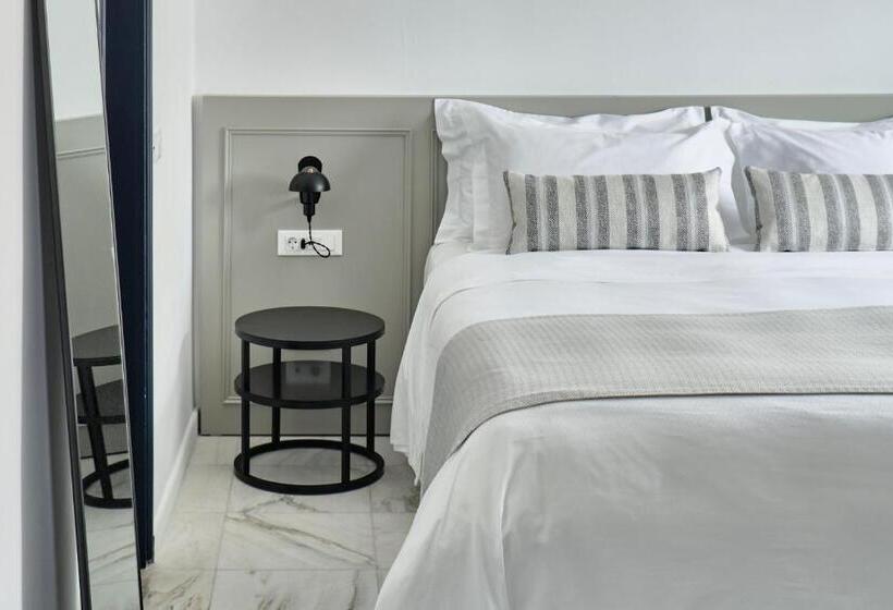 2 Bedroom Suite with Balcony, Vedema, A Luxury Collection Resort, Santorini