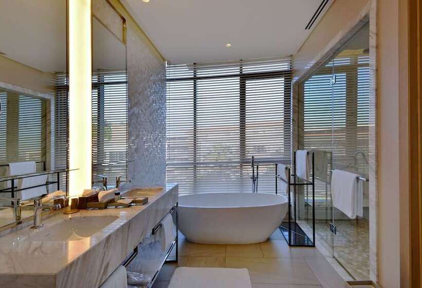 Полулюкс, The Houghton Hotel, Spa, Wellness & Golf