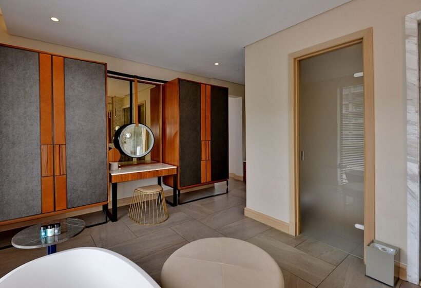 Президентский Люкс, The Houghton Hotel, Spa, Wellness & Golf