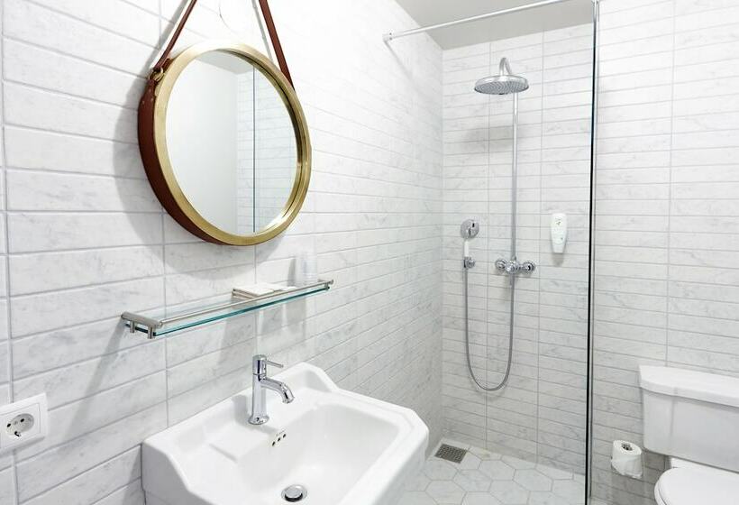 اتاق لوکس, Fosshotel Baron