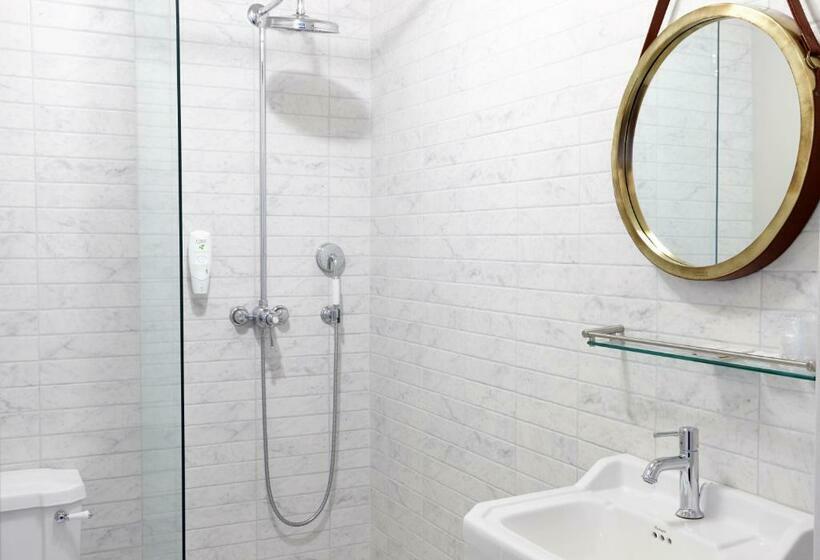 اتاق لوکس, Fosshotel Baron